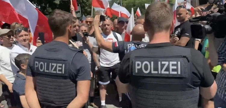 Niemiecka policja podrzuca nam kolejnych migrantów?! Bąkiewicz: Zobaczcie, co się dzieje
