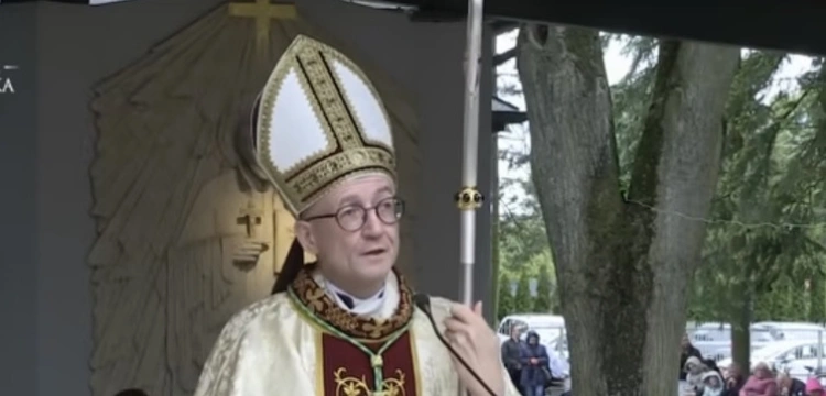 Chrystus w centrum, nie spór - mocne słowa abp. Adriana Galbasa w Wielkanoc