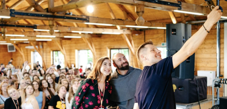 „Wybieram drogę do wolności z Jezusem”. Rafał Mroczek na FSM