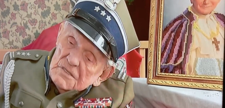 Żołnierz AK stanowczo o nagonce na JPII. „Potępiając swojego papieża, stawiacie się poza nawiasem”