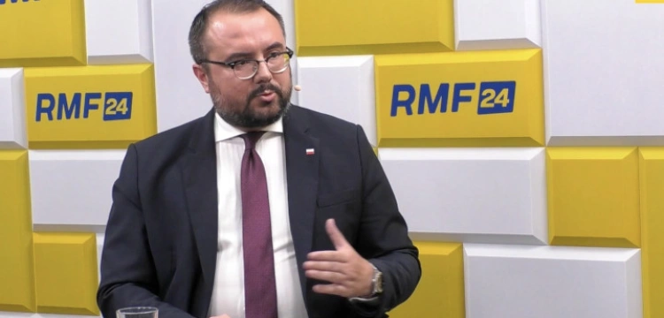 Polska donosi obcemu państwu na swoich obywateli. Jabłoński: Sikorski idzie w ślady Putina i Łukaszenki