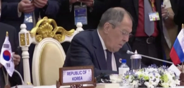 Ławrow już uciekł z Bali