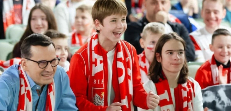 „Będzie dobrze, a może nawet bardzo dobrze”. Premier przed meczem z Argentyną