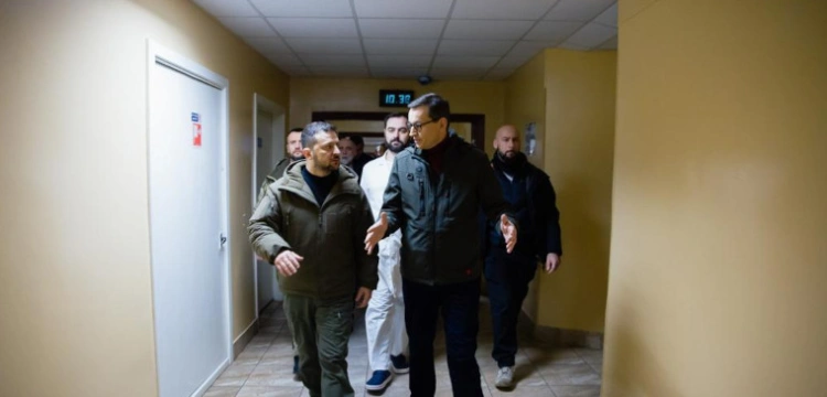 Premier spotkał się w Kijowie z Wołodymyrem Zełenskim. Wspólnie odwiedzili rannych żołnierzy