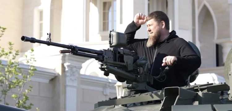 Kadyrow wsiadł do radzieckiego T-72 i zapowiedział… wjazd do Kijowa