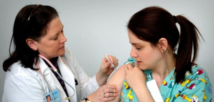 Efekt COVID-19: Polacy tracą zaufanie do lekarzy