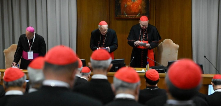 Zakończyła się ostatnia kongregacja generalna. Kardynałowie wzywają do modlitwy o pokój