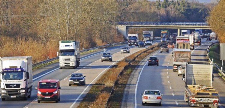 Uśmiechnięta Polska. Rząd Tuska rozszerza listę płatnych dróg