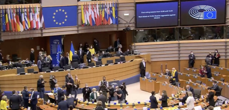 Minister Sikorski zareaguje? W PE zapomniano, kto odpowiada za Holocaust