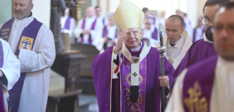 Abp Jędraszewski stanowczo w obronie celibatu!