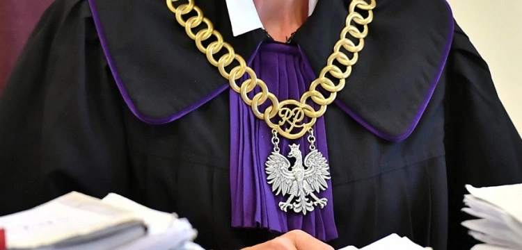 „Grillowanie” Polski trwa. TSUE uderza w KRS