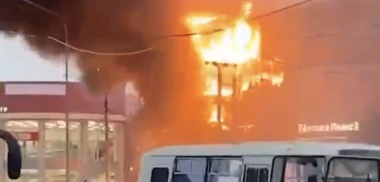 Ogromny pożar w Rosji. W płomieniach stanęło centrum handlowe