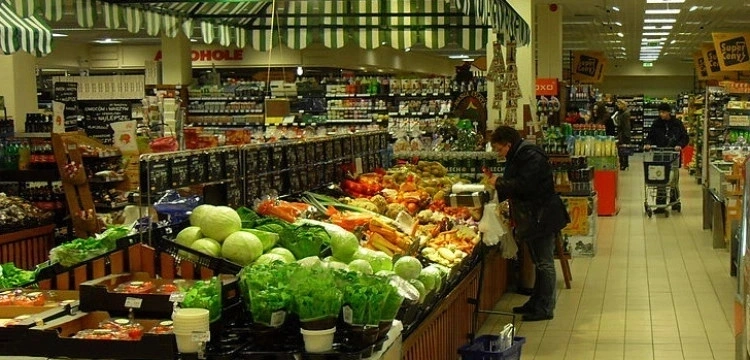 Soboń z MF: Decyzja o ewentualnym przedłużeniu 0% VAT na żywność - po połowie 2023 r.