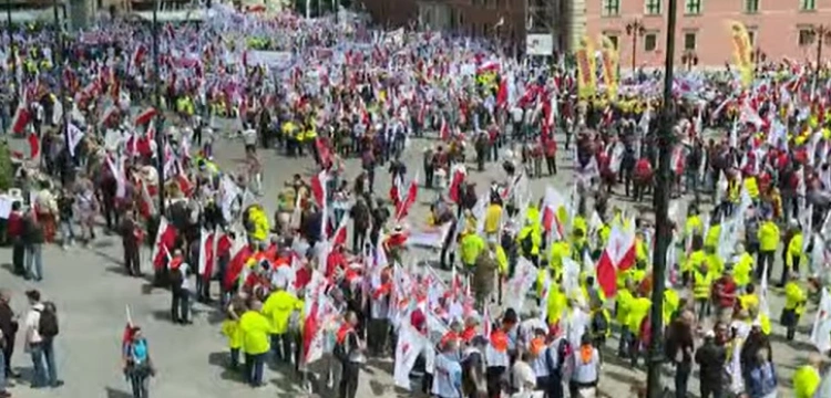 Ogromna manifestacja w Warszawie. Morawiecki: Pierwszy krok do przebudzenia
