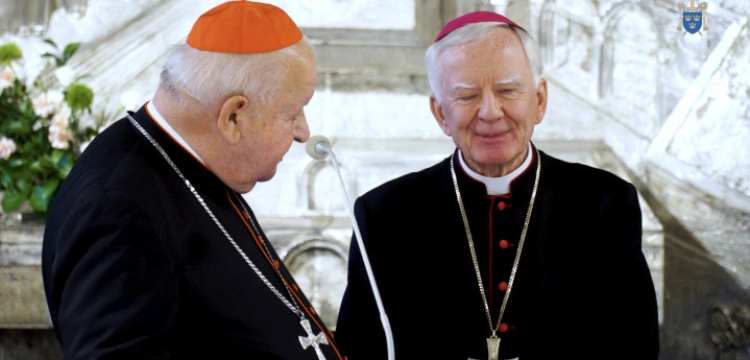 Wzruszające chwile w Krakowie. Abp Jędraszewski żegna się z posługą