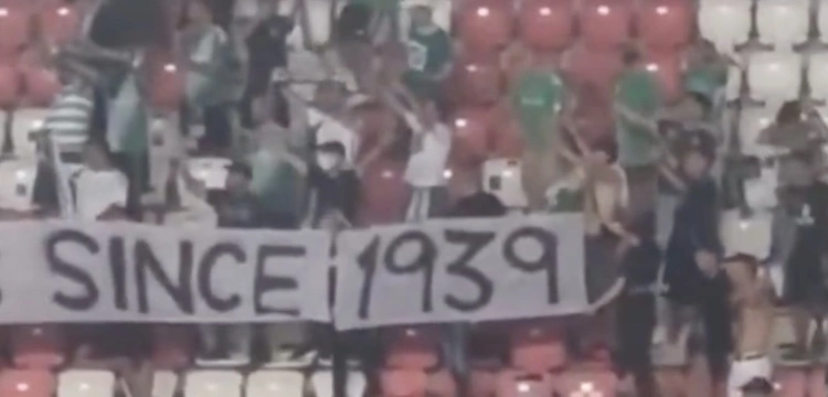 To nie żart! Izraelscy kibice wywiesili obrzydliwy transparent, UEFA ukarała… polski klub