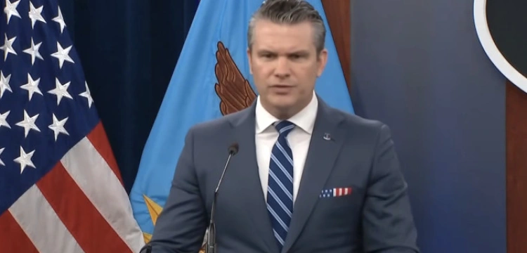 Sekretarz wojny USA modli się… fałszywym cytatem z Biblii