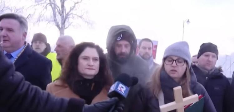 Mieszkańcy Kielna w obronie krzyża: Czekamy na słowo „przepraszam”