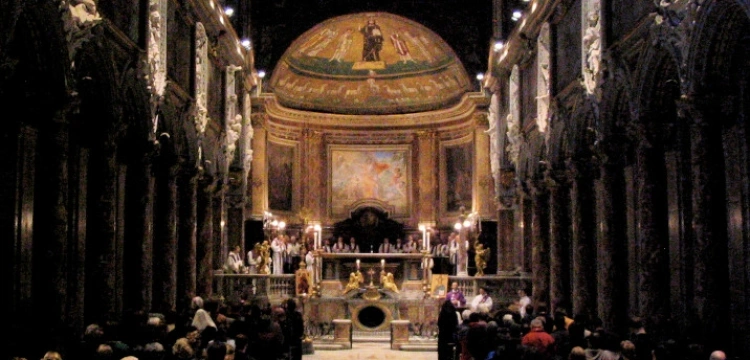 W Niemczech mniej wiernych, ale więcej osób na nabożeństwach