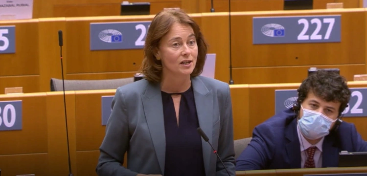 „Putin otwiera szampana”. Ostra debata o polskim KPO w PE