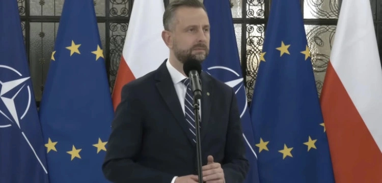 „Informacja zginęła w poczcie generała”. Onet o „paraliżu w polskim wojsku”