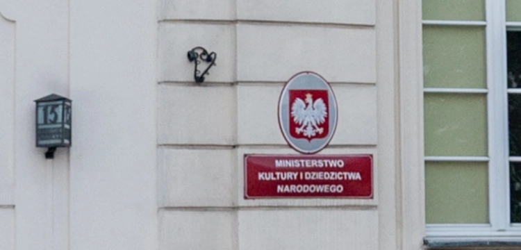 Ukraińcy wydali zgodę, ale… ekshumacje polskich ofiar w Ugłach „utknęły”