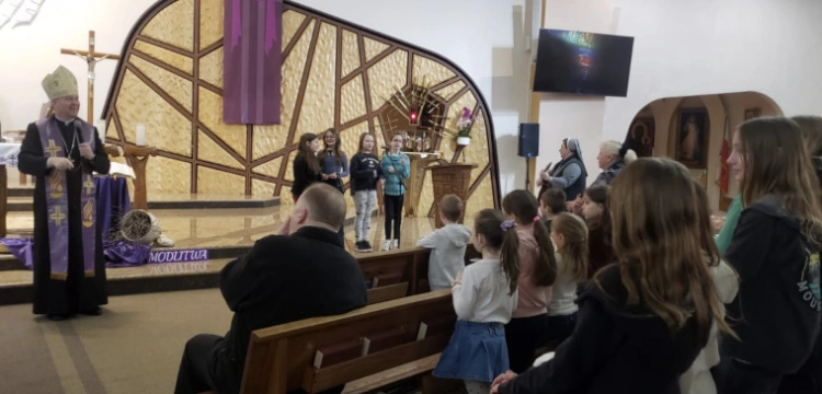 Sława Ulmów dociera coraz dalej! Bp Turzyński: Polacy w USA byli przejęci historią Ulmów