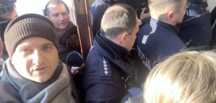 „Zamach stanu”. Bienert: Reżim właśnie upada