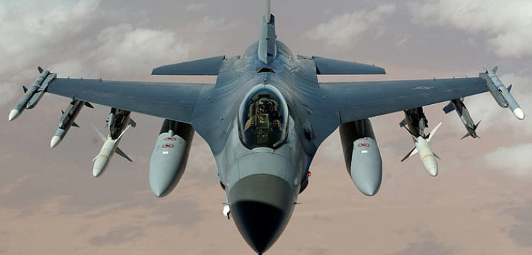 USA zorganizowały pojedynek dwóch F-16. Jednym z myśliwców sterowała AI