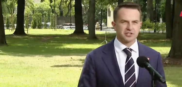 Euforia w PiS. Lepszego rzecznika rządu opozycja nie mogła sobie wymarzyć