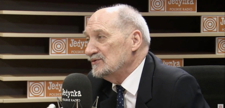 Igrzyska trwają. Prokuratura kieruje akt oskarżenia przeciwko Macierewiczowi