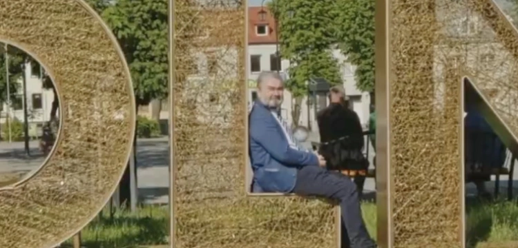 fronda, portal poświęcony, informacje z polski, informacje z świata Prof. Karski nie zwalnia tempa Nowy spot robi furorę