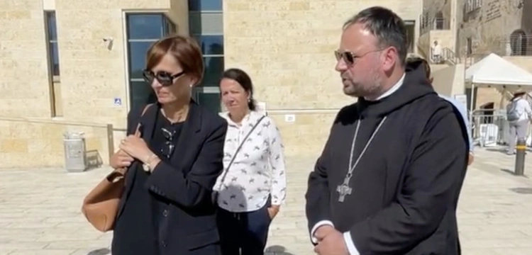 Jerozolima. Katolickiego zakonnika próbowano zmusić do zdjęcia krzyża