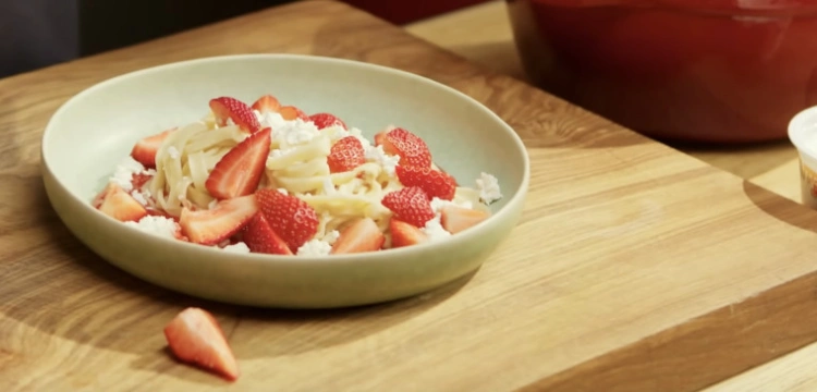 Kuchnia mojej mamy: Makaron z truskawkami