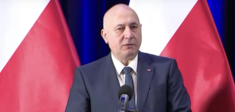 „Potrzebny egzorcysta albo lekarz”. Brudziński o nienawiści na wiecach Tuska