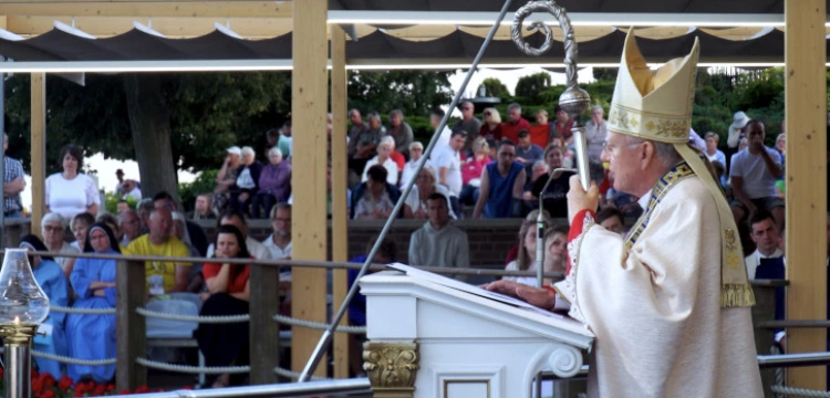 Abp Jędraszewski: Edukacja jest tak ważna, jak bezpieczeństwo militarne
