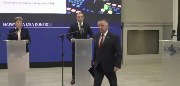 Prezes NIK ucieka z własnej konferencji? Dziwne zachowanie Banasia