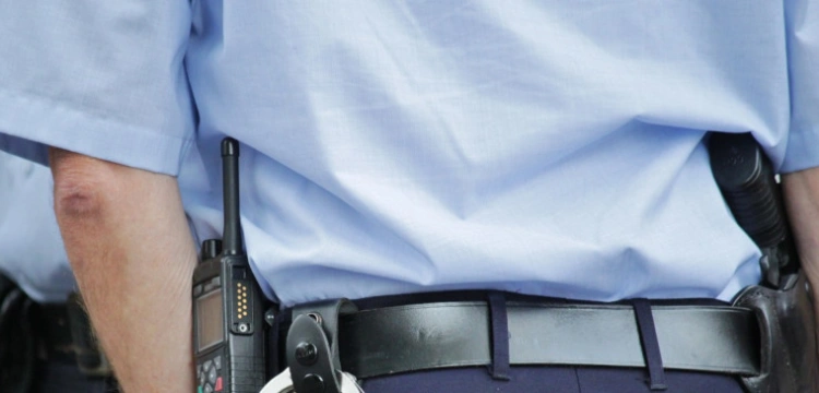 Narażając własne życie, uratował topiącego się mężczyznę. Bohaterska postawa policjanta