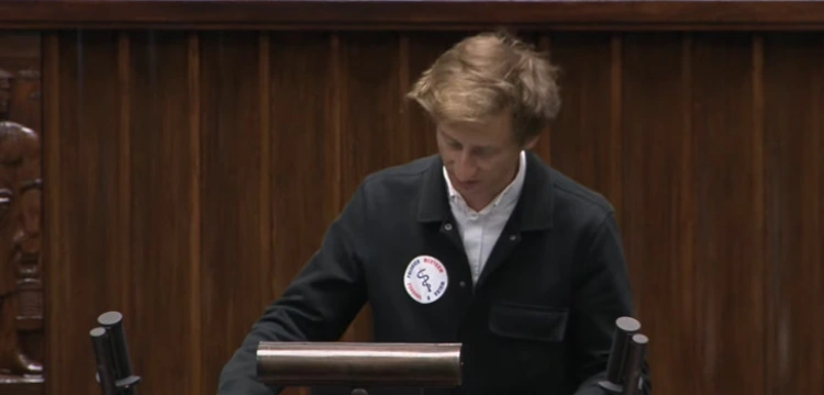 Poseł Sterczewski przelał obiecane pieniądze