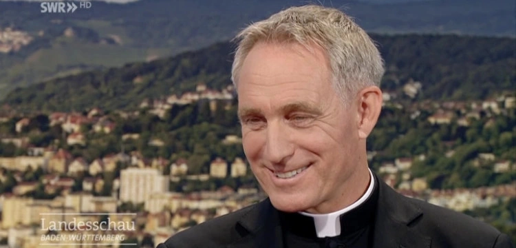 Co dalej z abp. Gänsweinem? Sekretarz Benedykta XVI wrócił już do Niemiec