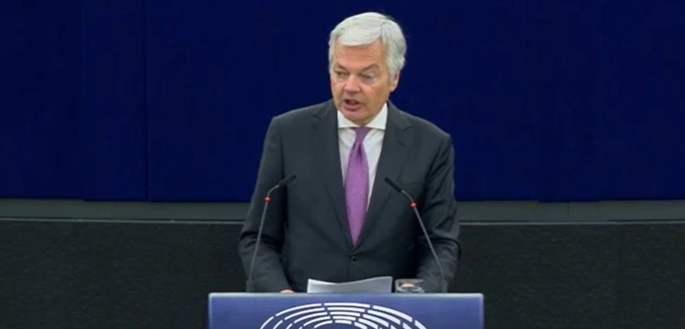Reynders pod lupą – w tle m.in. pranie brudnych pieniędzy