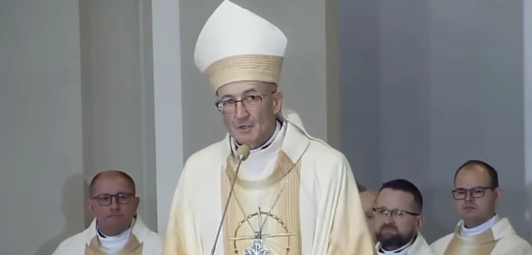 Franciszek wręczył paliusz abp. Galbasowi