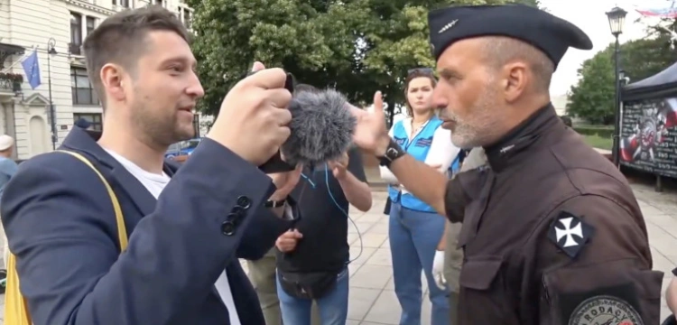 Olszański atakuje dziennikarza na ulicy. „Chcesz wpi*** za to pytanie?”