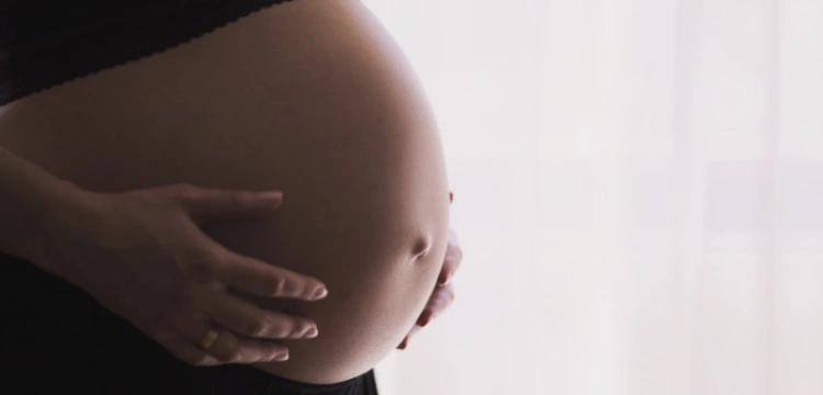 Aborcyjna tyrania w USA. Demokraci uderzają w ośrodki dla kobiet w ciąży