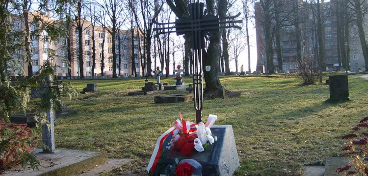 Barbarzyńska profanacja grobów polskich żołnierzy na Białorusi