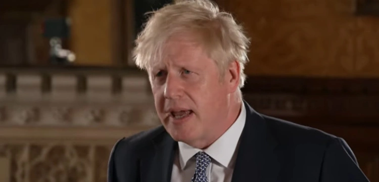 Kłopoty Borisa Johnsona. Dwóch brytyjskich ministrów podało się do dymisji