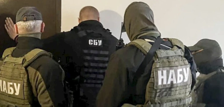 Stosy gotówki na stole. Prezes SN Ukrainy zatrzymany w czasie przyjmowania ogromnej łapówki