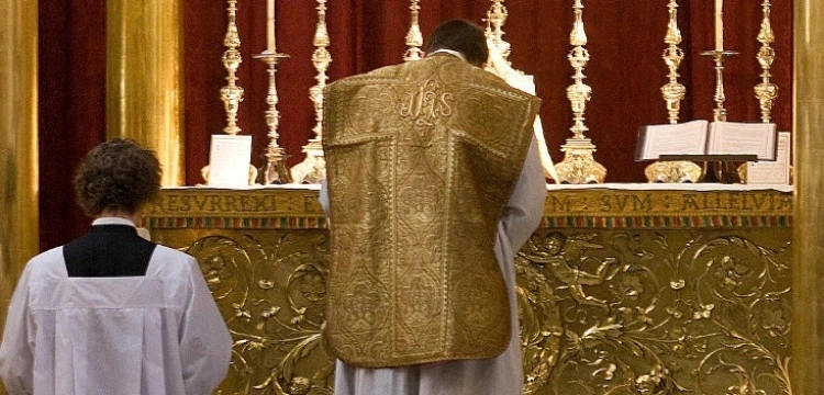 Amerykański duchowny: Prześladując tradycjonalistów, Watykan niszczy Kościół!