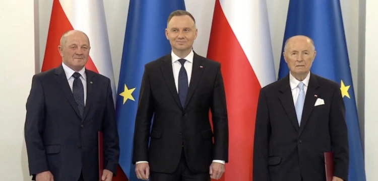 „Sytuacja jest szczególna”. Prezydent wręczył powołania marszałkom seniorom