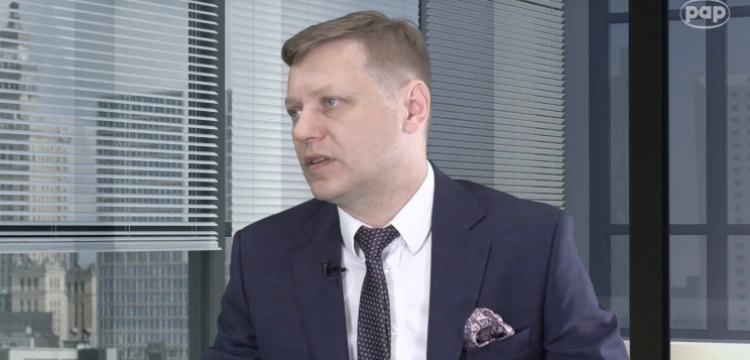 „8 gwiazdek czy 800+? Wybór jest prosty”